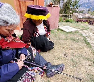 Learn To Weave With A Quechua Local
