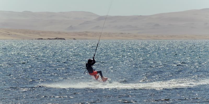 kitesurfing paracas