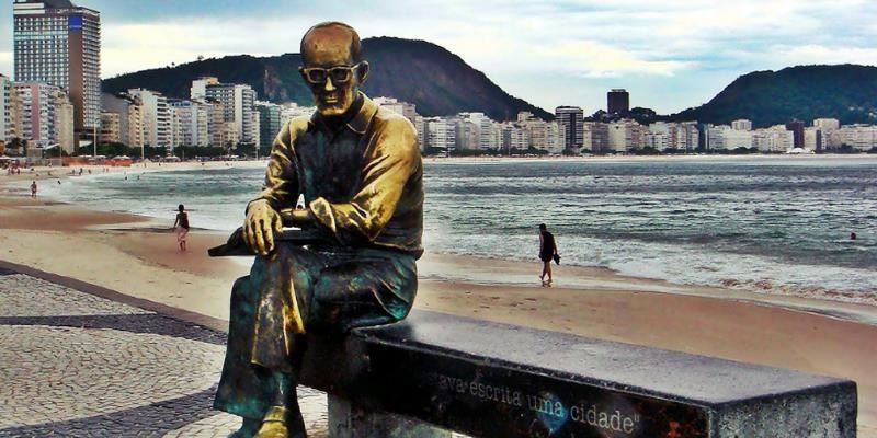 Carlos Drummond Statue